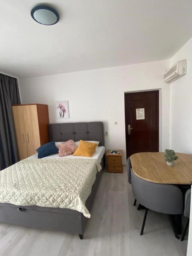 Vila Dvorski Baška Voda Exterior foto