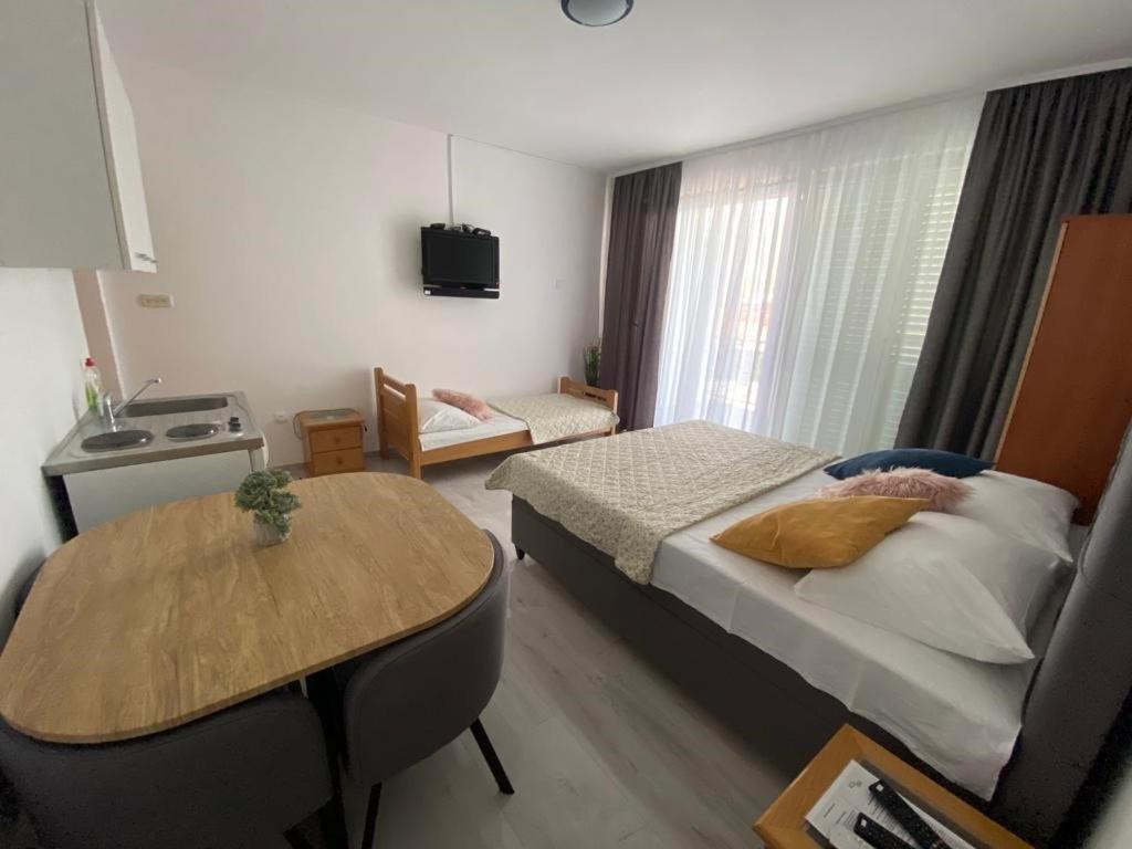 Vila Dvorski Baška Voda Exterior foto