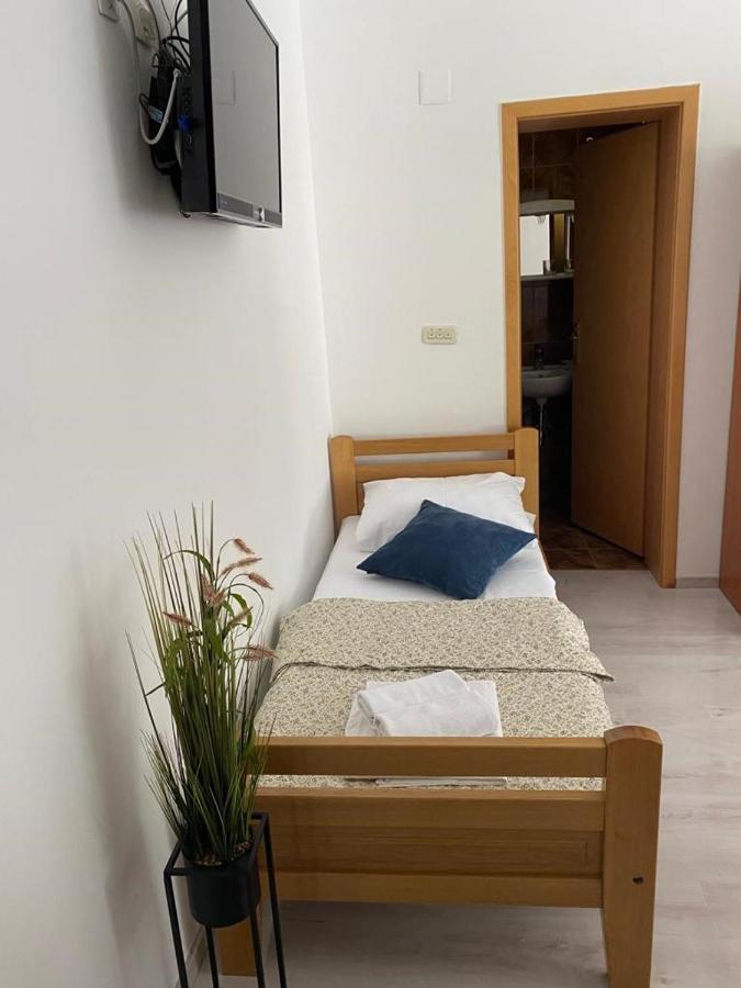 Vila Dvorski Baška Voda Exterior foto